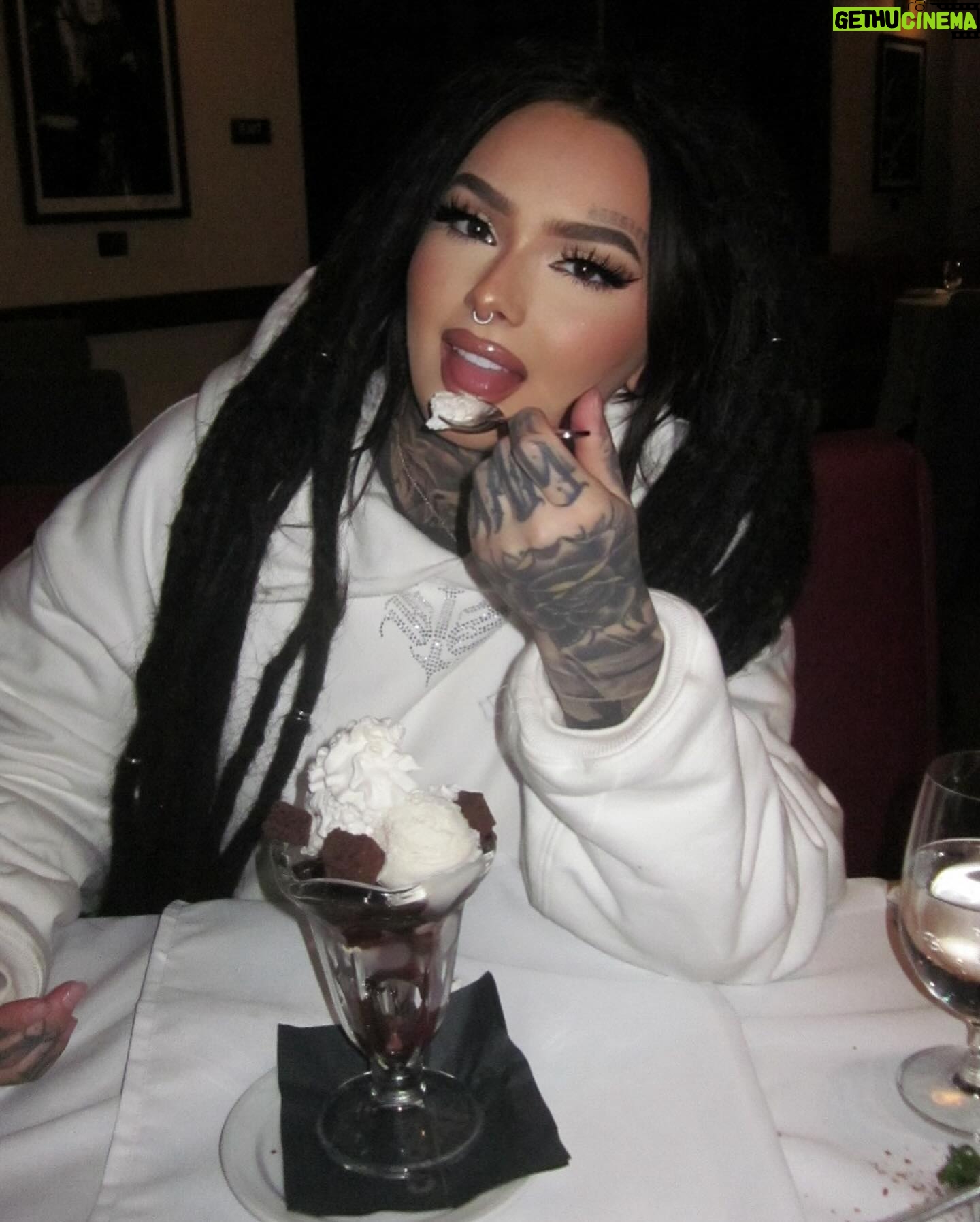 Zhavia Ward Instagram - Got to spend my birthday in such a beautiful place with my favorite person 🖤🌧️☔️⚔️🕊️🪽