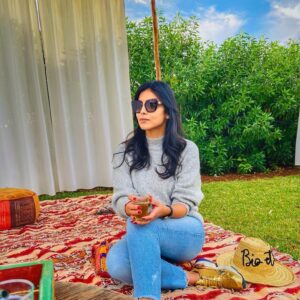 Zineb Obeid Instagram - «  Peu importe ce que tu décides de faire, assure-toi que cela te rende heureux... » 🤍

📸 @salma.sairiofficial 😘
