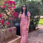 Zineb Obeid Instagram - 🌸 « Ne hais personne, quel que soit le tort qui t'a été fait. Vis humblement, peu importe à quel point tu deviens riche. Pense positivement, peu importe à quel point la vie est dure. Donne beaucoup, même si tu as peu reçu. Pardonne à ceux qui t'ont fait du tort et ne t' arrête pas de prier pour le bien de ceux que tu aimes.» 🌸