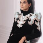 Zineb Obeid Instagram - 2022 👋 hamdolah pour tout ce que tu m’as apporté 🥰 2023, Inchalah je suis prête pour tout ce que tu me réserves 🤍 💫Que cette nouvelle année vous apporte tout ce que vous désirez 💫 Merci la team @anas.yass @lanada_ @loubnalazrak 😘❤️