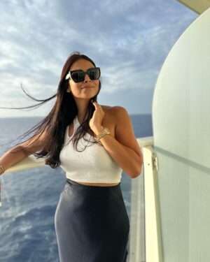 Zineb Obeid Instagram - Un an de plus ou de moins… peu importe, l’essentiel c’est d’être heureuse et entourée de personnes qui m’aiment 🎂🎉❤️