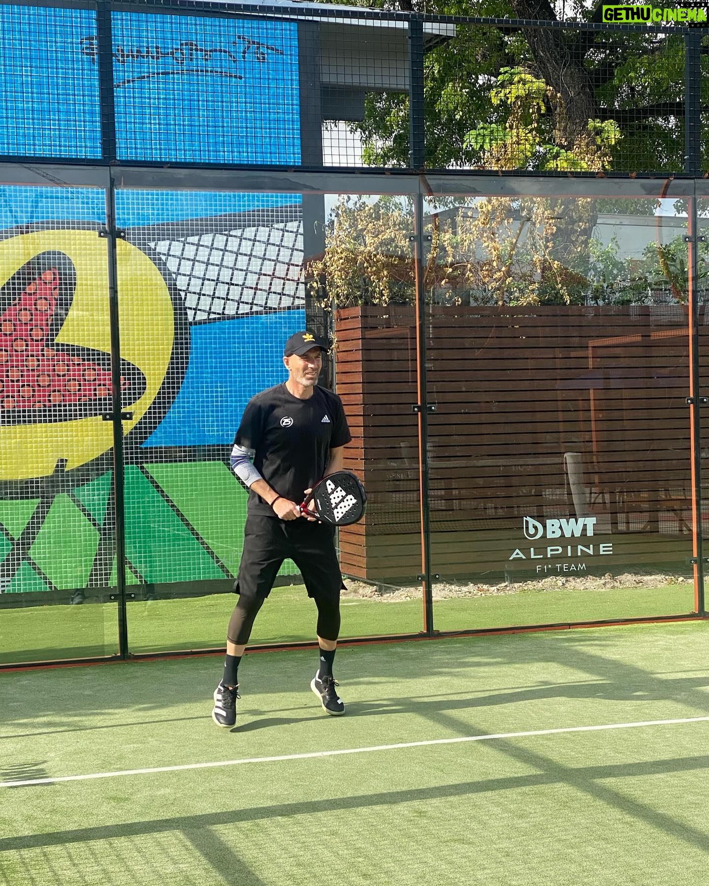 Zinedine Zidane Instagram - Partidazo de padel en Miami #wynwood #z5padel
