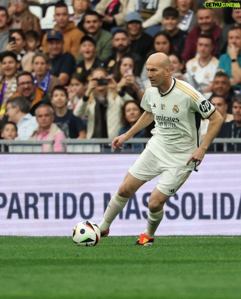 Zinedine Zidane Instagram - Dans un stade plein, incroyable de revivre ça, et pour la bonne cause 🙏