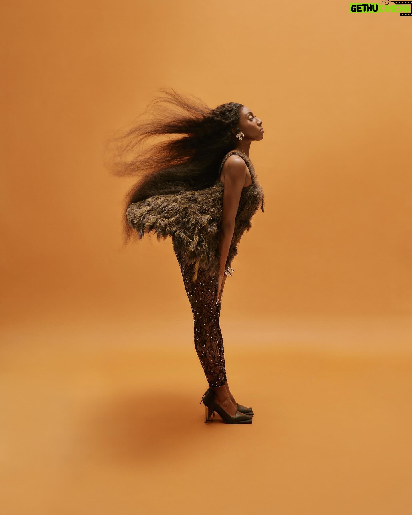 Ziwe Fumudoh - 38.6K Likes - @tidalmag
Photography
@myrthegiesbers, @silvertooth.co
Stylist
@tiffanistyles
Hair
@jadisjolie
Makeup
@n.colebueno
Manicurist
@Nails_byely
Words
Jaelani Turner-Williams
Producer
@jessicamhodgson
Entertainment Director
@muzam_agha