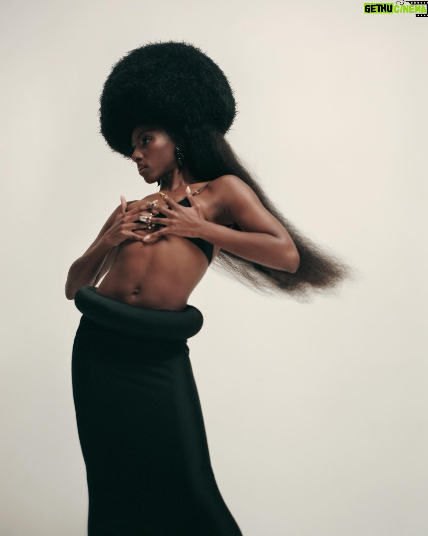 Ziwe Fumudoh - 38.6K Likes - @tidalmag
Photography
@myrthegiesbers, @silvertooth.co
Stylist
@tiffanistyles
Hair
@jadisjolie
Makeup
@n.colebueno
Manicurist
@Nails_byely
Words
Jaelani Turner-Williams
Producer
@jessicamhodgson
Entertainment Director
@muzam_agha