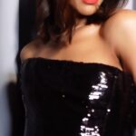 Zoe Saldaña Instagram – 💋 #ZoeSaldana is simply stunning. @rozhair for healthy shiny movement!