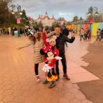 Zuhal Topal Instagram – Bugün hem kendi çocuklarımız,hem içimizde ki çocukların günü🧿🥰👻 #disneyland #paris
