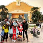 Zuhal Topal Instagram – Bugün hem kendi çocuklarımız,hem içimizde ki çocukların günü🧿🥰👻 #disneyland #paris