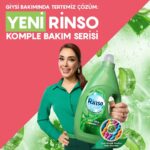 Zuhal Topal Instagram - Yeni Rinso Komple Bakım Serisi ile giysilerinin renkleri parlasın ✨ Benim giysi bakımım için vazgeçilmezim Rinso Komple Bakım Serisi’nin en yeni üyesi Argan Özü! 💜 Rinso Komple Bakım Serisi Argan Özü giysilerime yıpranma karşıtı bakım yapıyor ve renklerin ilk günkü gibi canlı ve parlak kalmasını sağlıyor. Üstelik hem renklilerimde hem de siyahlarımda kullanabiliyorum. Siz de denemeyi unutmayın! #giysibakımındatertemizçözüm #rinsokomplebakımserisi #işbirliği