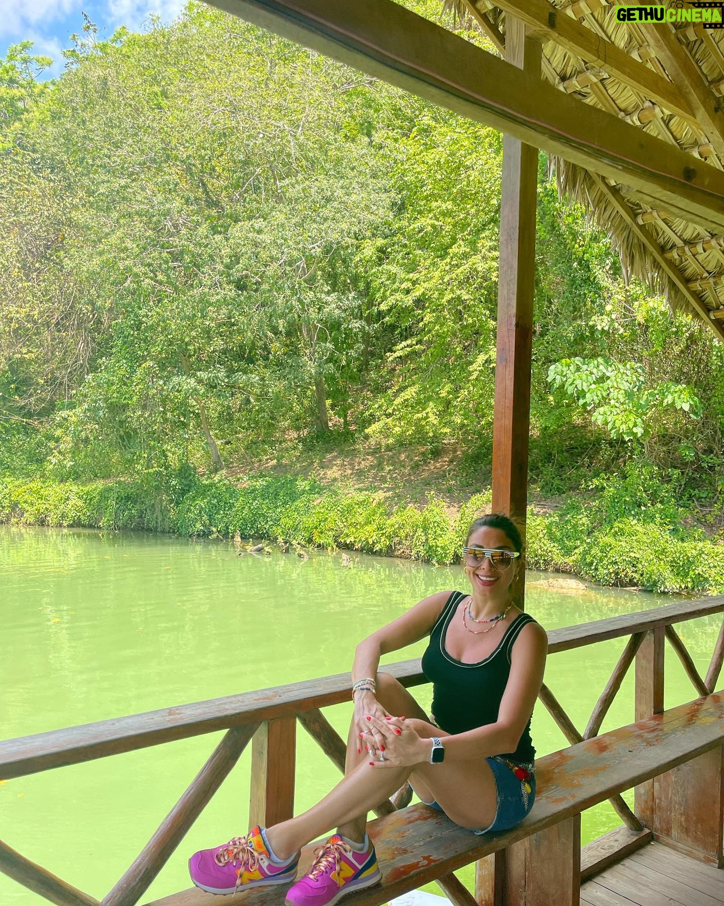 Zuhal Topal Instagram - Survivor günleri🏞 @survivorturkiye #dominicanrepublic #survivor Takılarım @bonjoukstudio🙏🥰