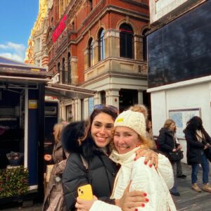 Zuhal Topal Instagram - Araya mesafeler girsede 22 yıllık dostluğumuz hiç bitmedi 🙏 canım İncim yerin ben de apayrı 🥰Çok özlemişiz birbirimizi❤️🧿Zaman geriye aksııınn 😃🪄🧙‍♂️