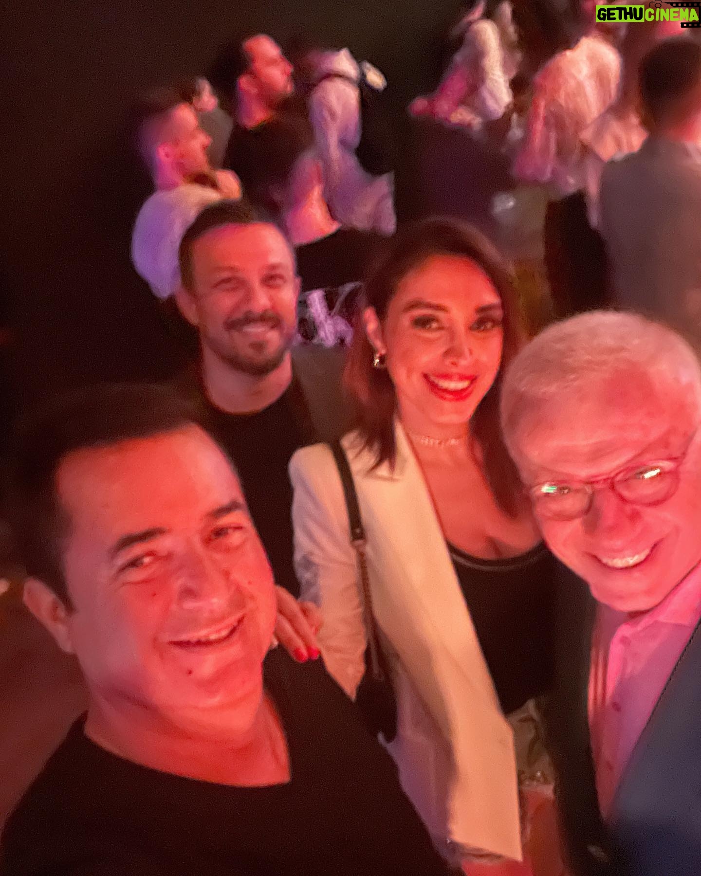 Zuhal Topal Instagram - Dominik’te büyük buluşma🤩 @survivorturkiye #dominik #survivor #birleşmepartisi