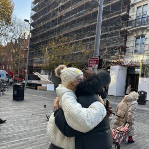 Zuhal Topal Instagram - Araya mesafeler girsede 22 yıllık dostluğumuz hiç bitmedi 🙏 canım İncim yerin ben de apayrı 🥰Çok özlemişiz birbirimizi❤️🧿Zaman geriye aksııınn 😃🪄🧙‍♂️