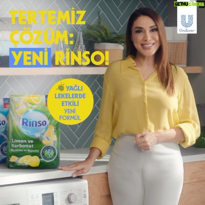 Zuhal Topal Instagram - Yeni Rinso kampanyamızın son filmi de şimdi yayında! 🍋💙🎉 Çamaşırlarınızda derinlemesine temizlik için hep beraber Rinso’ya dönüyoruz! Yağlı lekelerde etkili ve kalıntı bırakmayan yeni formülüyle çamaşırlarınızda tertemiz çözüm, yeni Rinso! #TertemizÇözümRinso #işbirliği