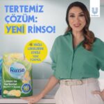 Zuhal Topal Instagram - Hem çok keyifliyim hem de çok heyecanlıyım! İçinde bulunmaktan keyif aldığım yeni Rinso kampanyamızın ilk filmi yayında! 🍋💙🎉 Çamaşırlarınızda derinlemesine temizlik için ne yapıyoruz? Rinso’ya dönüyoruz! Yağlı lekelerde etkili ve kalıntı bırakmayan yeni formülüyle çamaşırlarınızda tertemiz çözüm, yeni Rinso! #TertemizÇözümRinso #işbirliği