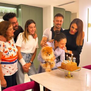 Zuhal Topal Instagram - 10 yıl evvel seni kucağıma ilk aldığım da hayatımın en mutlu anını yaşadım🥹Yıllar hızla geçerken,sen büyüyorsun,kalbimde ki sevgin de büyüyor❤️Her geçen yaşında senin gibi bir evlat sahibi olduğum için şükrediyorum 🙏Güzel kızım;hayallerinin peşinden gideceğine,güçlü,kararlı ve başarılı bir insan olacağına inancım tam😉Allahım karşına hep senin kadar merhametli, temiz yürekli ve iyi kalpli insanlar çıkarsın 🙏Sağlıklı ve mutlu bir insan olman tek temennim 🥰Seni çok seviyorum canım kızım iyi ki benim kızımsın iyi ki doğdun🧿Doğum günün kutlu olsun Linam🎂💋