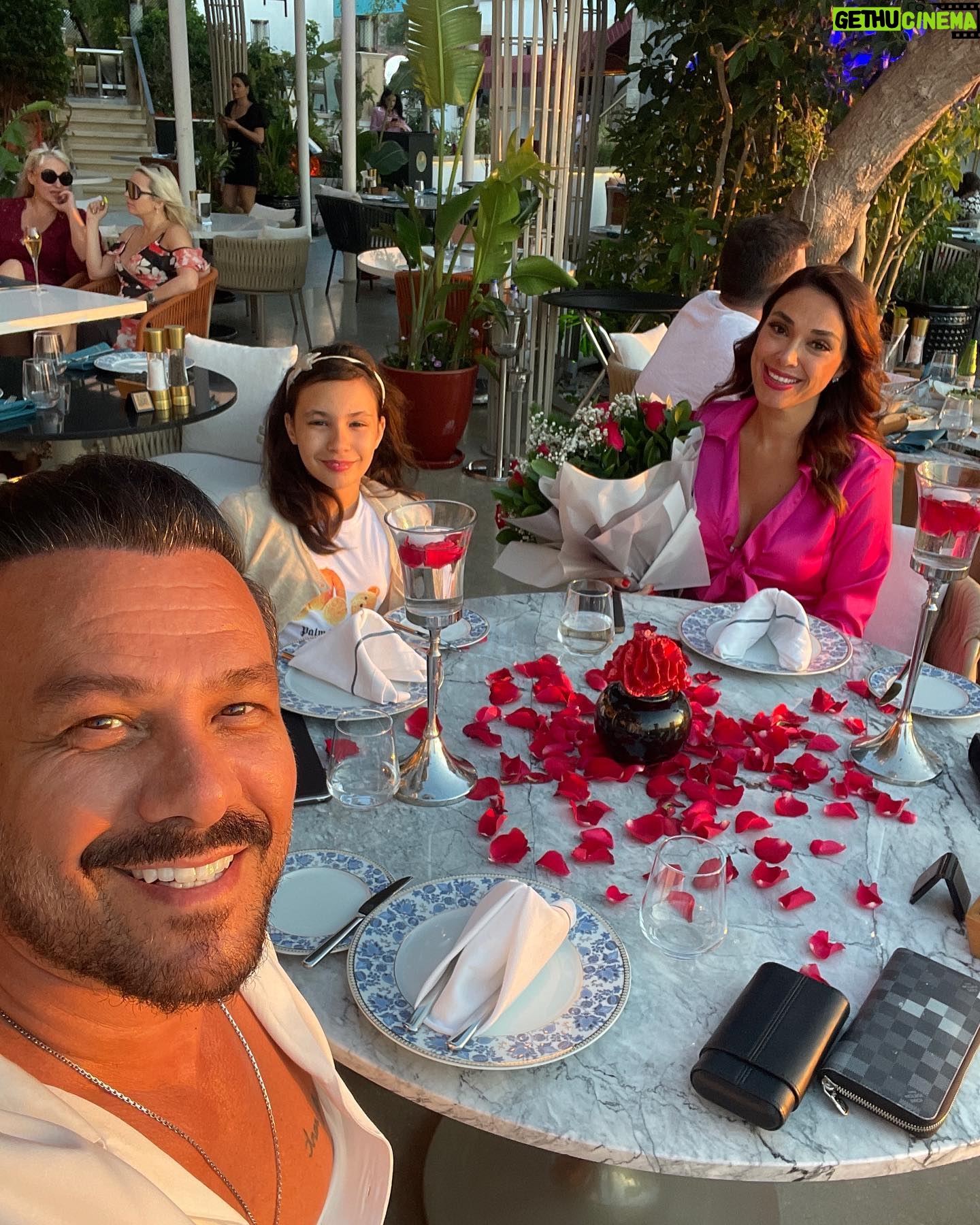 Zuhal Topal Instagram - İyi ki evet demişim sana ve hayatıma kattıklarına🙏14.Yılımız Kutlu Olsun aşkım ❤️🧿
