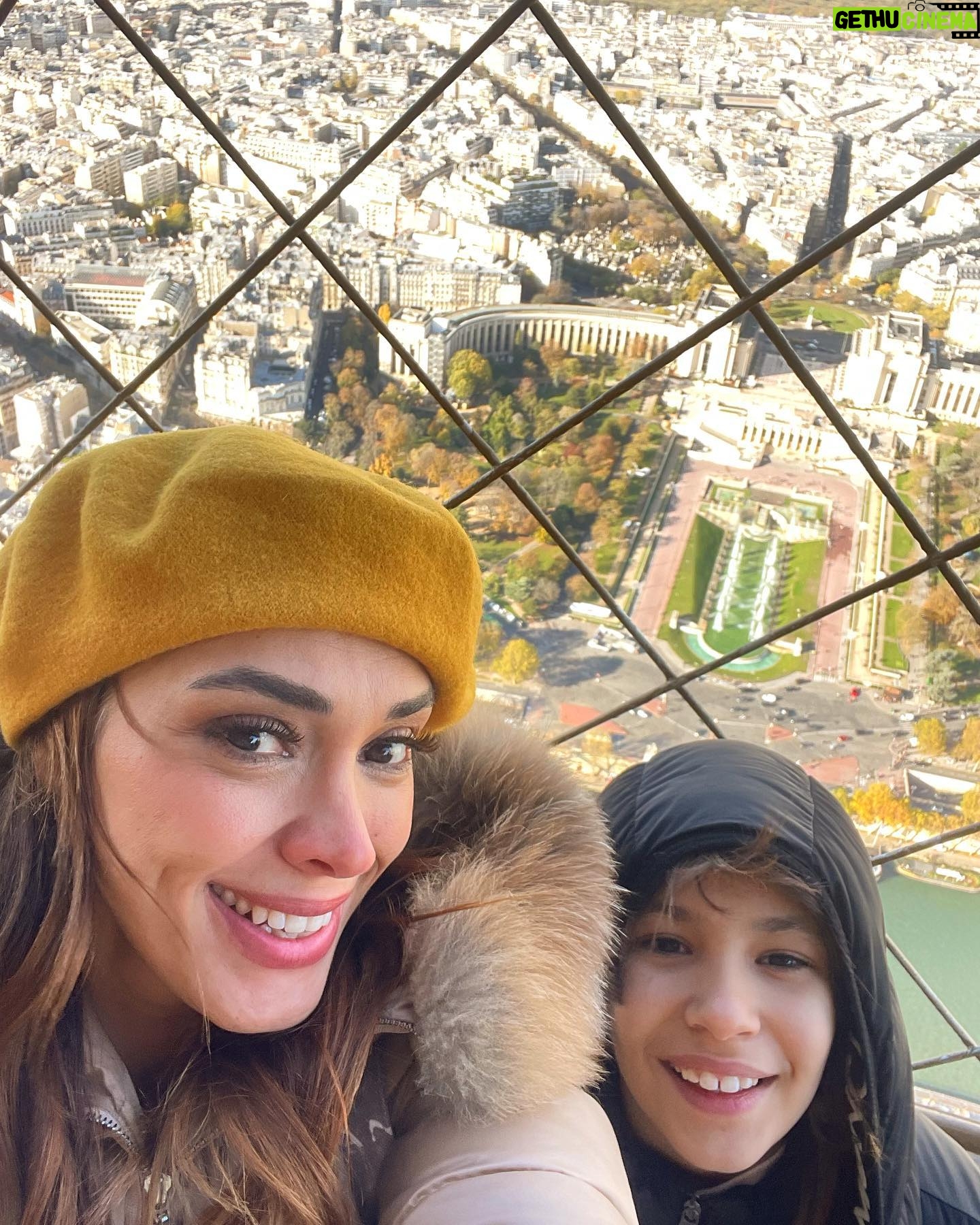 Zuhal Topal Instagram - Eiffel güzelleri🗼🧿 #paris #france