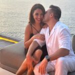 Zuhal Topal Instagram - Evliliğimizin 15.Yılı kutlu olsun🙏🧿 vallahi ikimize de tebrikler eşkım 😂❤️ Seninle yaşlanmak istiyorum ve seni çok seviyorum 💕