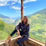 Zuhal Topal Instagram – Burası İsviçre değil Trabzon ⛰ Adeta kartpostal gibi❤️Mutlaka görülmeli😉 #trabzon #hamsiköy #mutlupazarlar