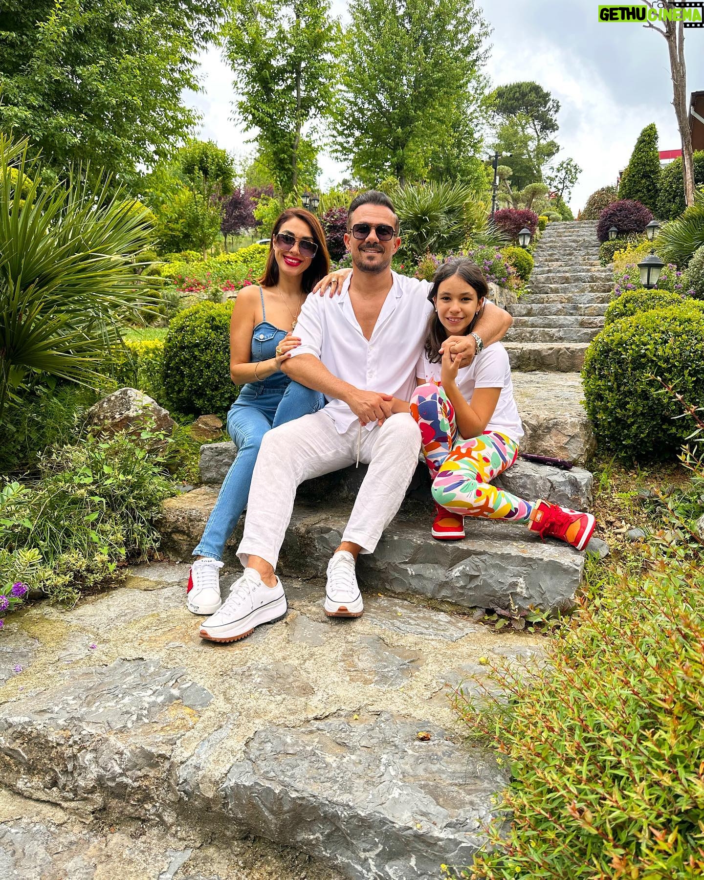 Zuhal Topal Instagram - Canımız babamızın ve tüm babaların günü kutlu olsun 🙏🧿❤️
