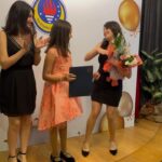 Zuhal Topal Instagram - Ve canım kızım ilkokulu bitirdi🧿👏🏻 Mutluluk,gurur ve hüzün karışımı bir duygu seli içerisindeyiz🥹 üniversite mezuniyetini görürüz inşallah seni çok seviyorum,seninle gurur duyuyorum güzel kızım 🙏🧿❤️ #maşallah