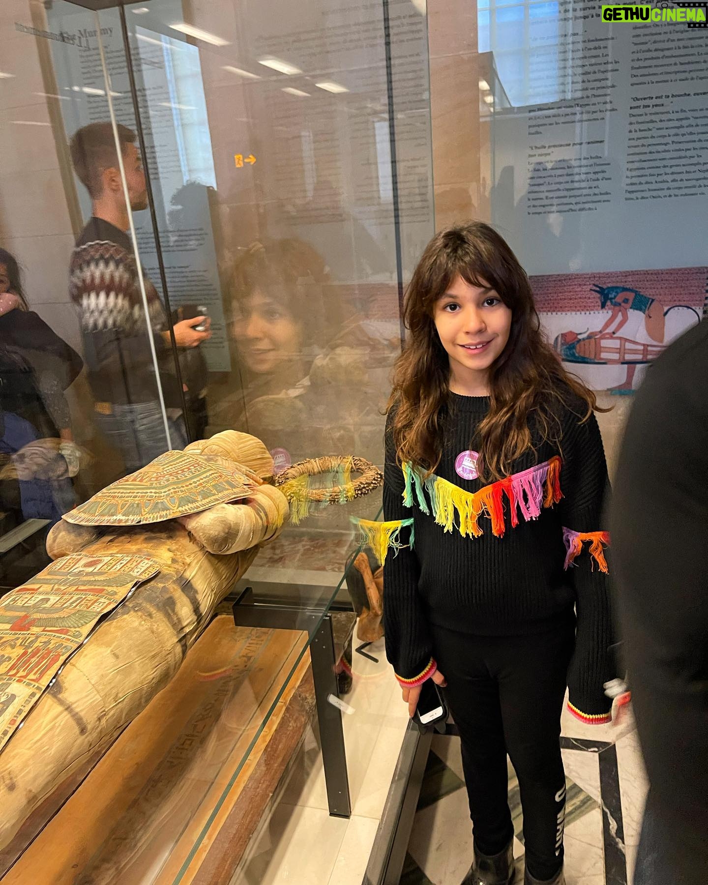 Zuhal Topal Instagram - Biraz da sanat 🖼 Louvre Müzesi günü🧿🥰