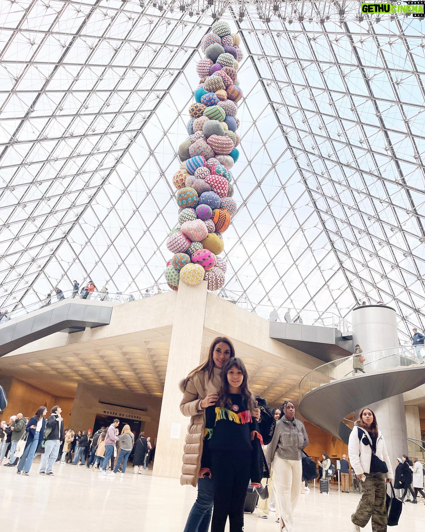 Zuhal Topal Instagram - Biraz da sanat 🖼 Louvre Müzesi günü🧿🥰