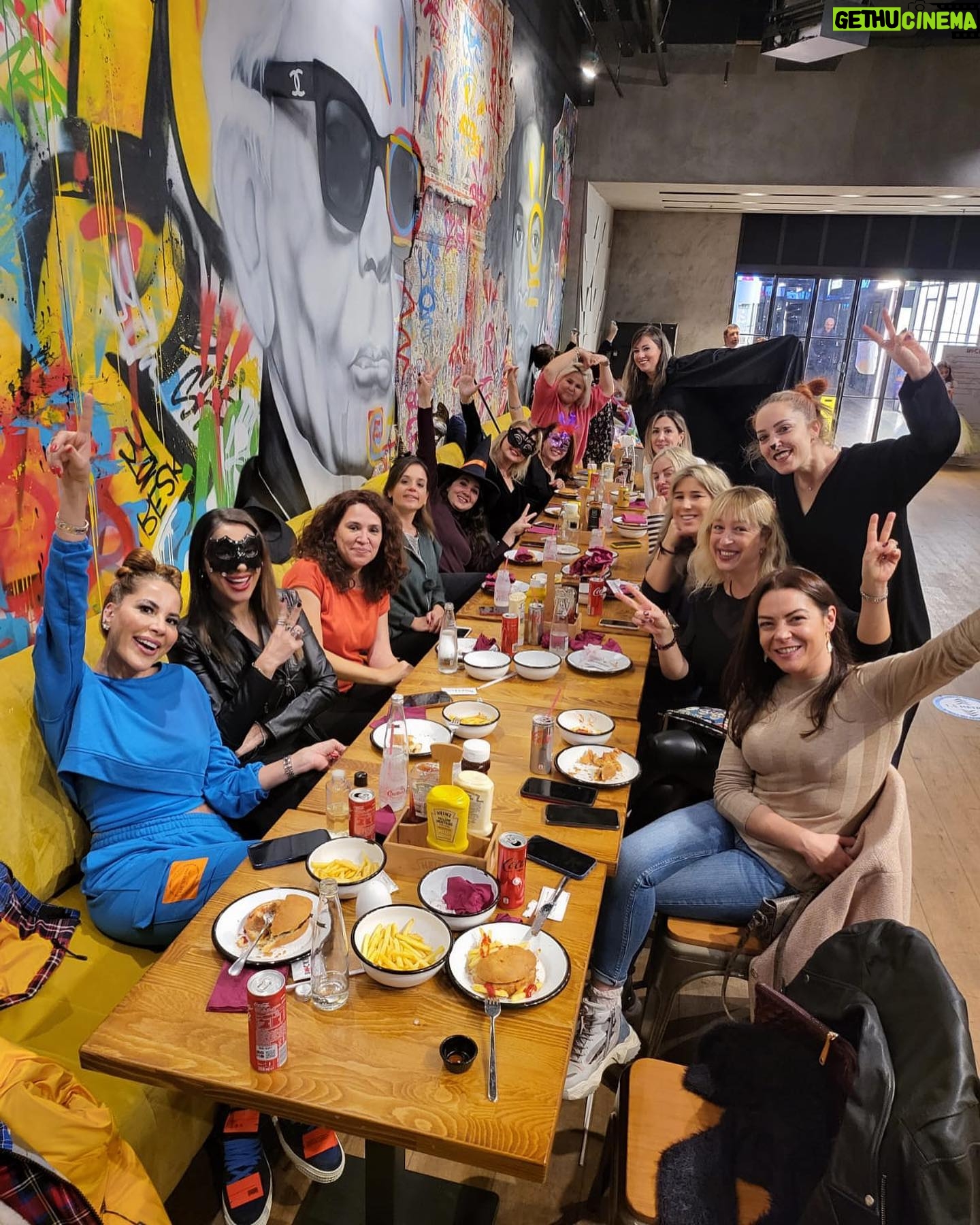 Zuhal Topal Instagram - 4-C sınıfı partisi👻🧿 Mutlu pazarlar 🥰