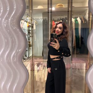 Zuhal Topal Instagram - Bizim de bir ayna önü pozumuz olmasın mı?😍