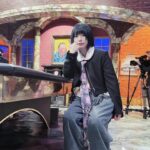 ano Instagram - 酒のツマミになる話🍺 衣装のテーマは「男の新学期」でした🌸 小峠ブルーも着させていただきましたദ്ദി^ ̳ ̫ ̳^