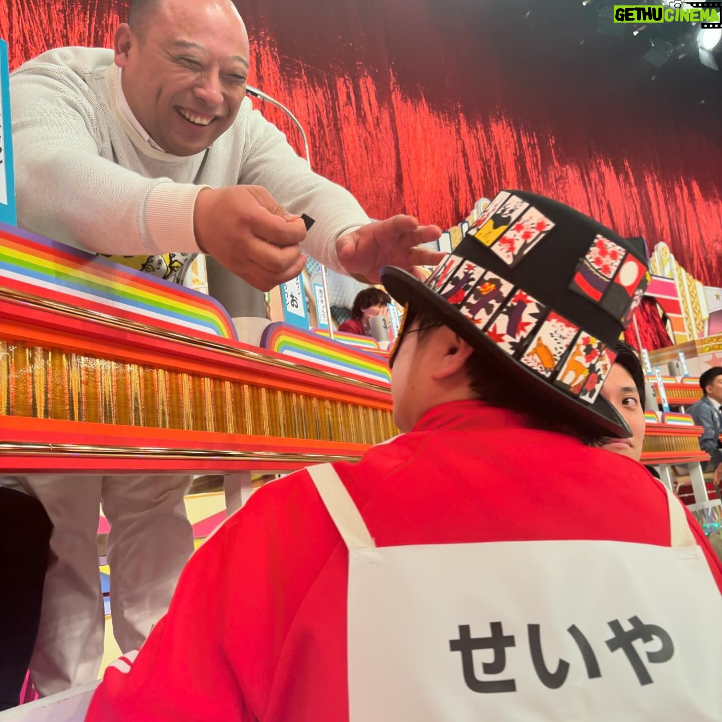 ano - 117.1K Likes - TBS「オールスター感謝祭'24春」
三回目の出演でしたがなんと初めて3位以内に入りました🎖️☆*:.。. o(≧▽≦)o .。.:*☆ #奇跡 #快挙 #オールスター感謝祭
わかるのは慎重にやってたらタイムオーバーもあったけど押し間違えが正解することが多くて運良く2位に。アーチェリーとかも正解した。学力クイズじゃなければ僕みたいなバカ人間が伊沢さんや林先生より上にイケるということです🥹✌︎
途中ピリオド全問間違えして諦めかけてたら
諦めるのだけはダメって花札マンとそしな言ってくれて本当に諦めなかったらイケたo̴̶̷ ̫ o ヒコロヒーも近くいて安心嬉しいでした。キンタロー。さんもアリガト。
感謝祭長丁場見てくれたみんなもアリガト🥹