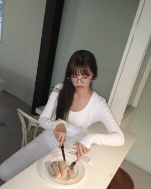 xooos Instagram - White🤍