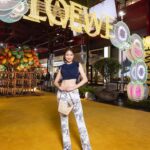 9m88 Instagram - 今天是9頭身腹部才是本體88🌞謝謝 @loewe 找我去Paula’s Ibiza夜市玩🥢🏝️目不暇給太可愛啦❤️‍🔥 #LOEWEpaulas #LOEWETaipeiNightMarket #羅意威台北夜市