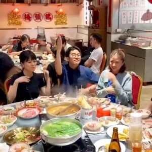 9m88 Instagram - HK brb!🎶🫖🪄 上星期的香港隨記 還在回味演唱會的我🥹 明天又要出發啦🫶🏼香港KKBOX風雲榜見！
