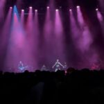 9m88 Instagram - 「食咗飯未呀？見到我就飽啦」🎵🖤✨ 多謝香港！！！WHAT A NIGHT! Thanks for the unforgettable sold out show🔥 大家最喜歡演唱會上的哪首歌？ 從後台走上舞台時差點哭了，下次很快見🫶🏼 Photo by @heiwawong