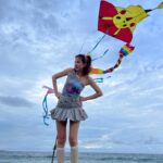 9m88 Instagram - 台東！Loving my dancing skirt on stage 🌊 謝謝東浪嘉年華🏄🏄🏼‍♀️🏄‍♂️ 今天是快樂的飄逸裙裙音樂大賞🤍 七月要再來唱歌🎵 很快月光海見囉！