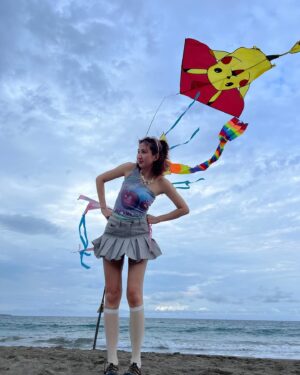 9m88 Instagram - 台東！Loving my dancing skirt on stage 🌊 
謝謝東浪嘉年華🏄🏄🏼‍♀️🏄‍♂️ 今天是快樂的飄逸裙裙音樂大賞🤍 七月要再來唱歌🎵 很快月光海見囉！