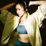 9m88 Instagram - 分一隻耳朵給你，聽我耳機裡的夏日BGM 🌞🎧 如果說我是首張惠妹的歌，前幾年總是《我一個人跳舞》， 跳著跳著也慢慢長成了《女人說》 ，直白感性也有點性感🤍你們是哪首張惠妹？ 夏天手刀逼近，好開心能穿上STUDIO DOE成為防曬衣代言人！優雅透心涼阻擋狂妄紫外線✨一直都很喜歡品牌輕鬆無負擔的穿搭精神，像你這樣的質感副熱帶寶貝🌴更值得一件剪裁時髦的抗UV日常服！ 5/2(四) 21pm準時開賣! @studiodoe #抗UV防曬日常服系列 #不只是防曬
