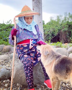 A-Mei Instagram - ❌愛聽媽媽說著故事 唱的歌 😘
平安 珍惜🥰🥰🥰❌
#祝福所有媽媽母親節快樂 
#給媽媽一個擁抱 
#在心裡說媽媽我愛您 ♥️