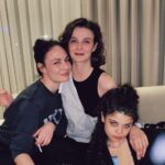 Açelya Devrim Yılhan Instagram - Yaşasın kız kızkardeşlerim! Yaşasın kız kardeşlik! ❤️