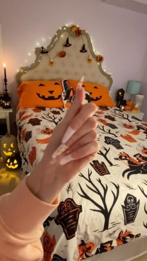 ALB in Wonderland Instagram - Time for the Halloween bedroom changeover! 
Comforter is from @thechicks914’s store on @society6, it makes me so happy to pull this out when autumn starts. Big pumpkin pillowcases are from @homesensecanada, and the banner is too! Mini pillows are from @hauswitch and @vinnieboyvintage 🎃