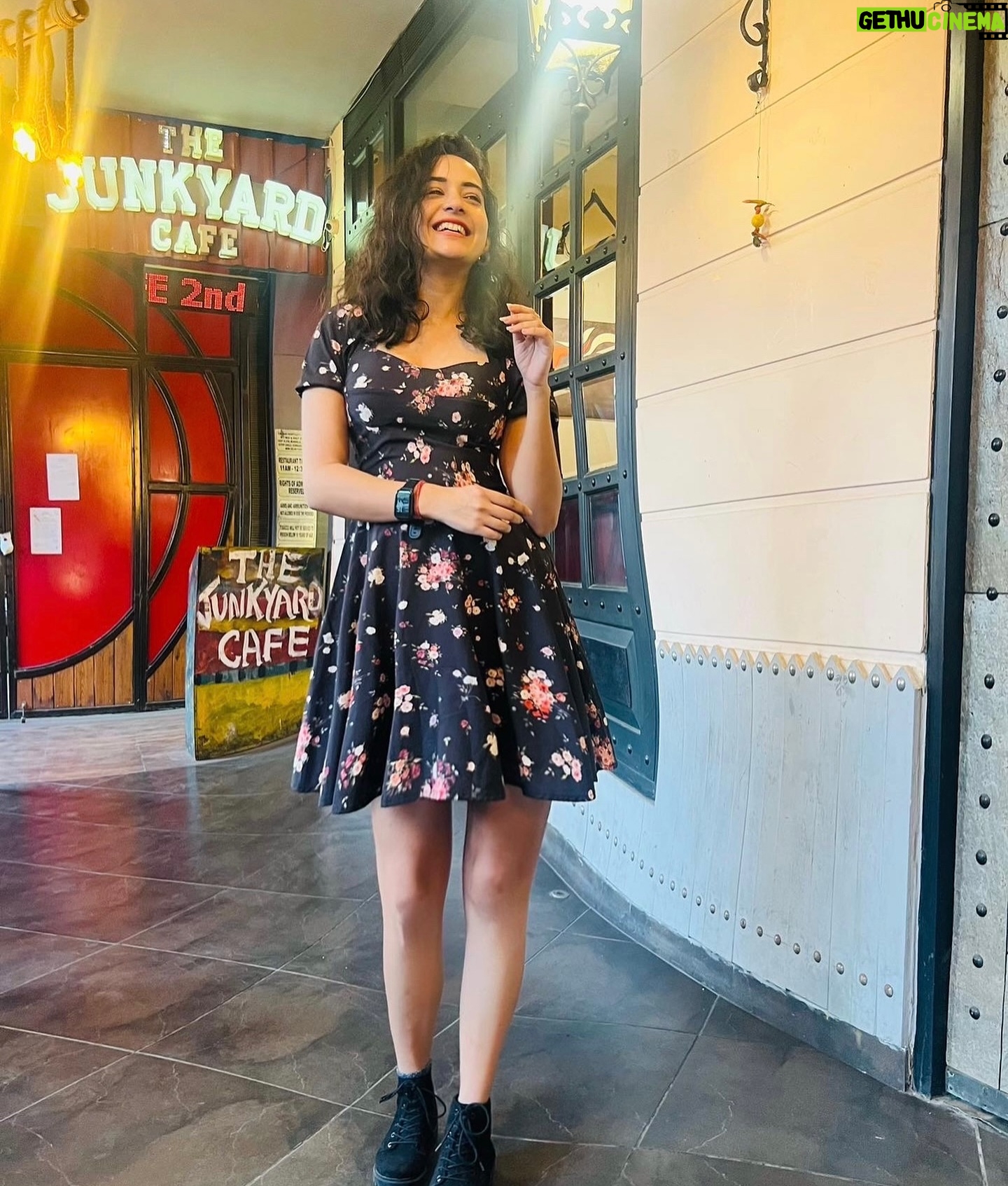 Aanchal Goswami - 2.2K Likes - Zindigi khoobsoorat hai 🌹♥️🌼