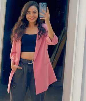 Aanchal Goswami Instagram - Guroor teri khoobiyon se nahi teri khaamiyon se bhi mohabbat karne ka hai 
Jaa koi mujhsa mile  toh kehna - आँचल ♥️♾️
