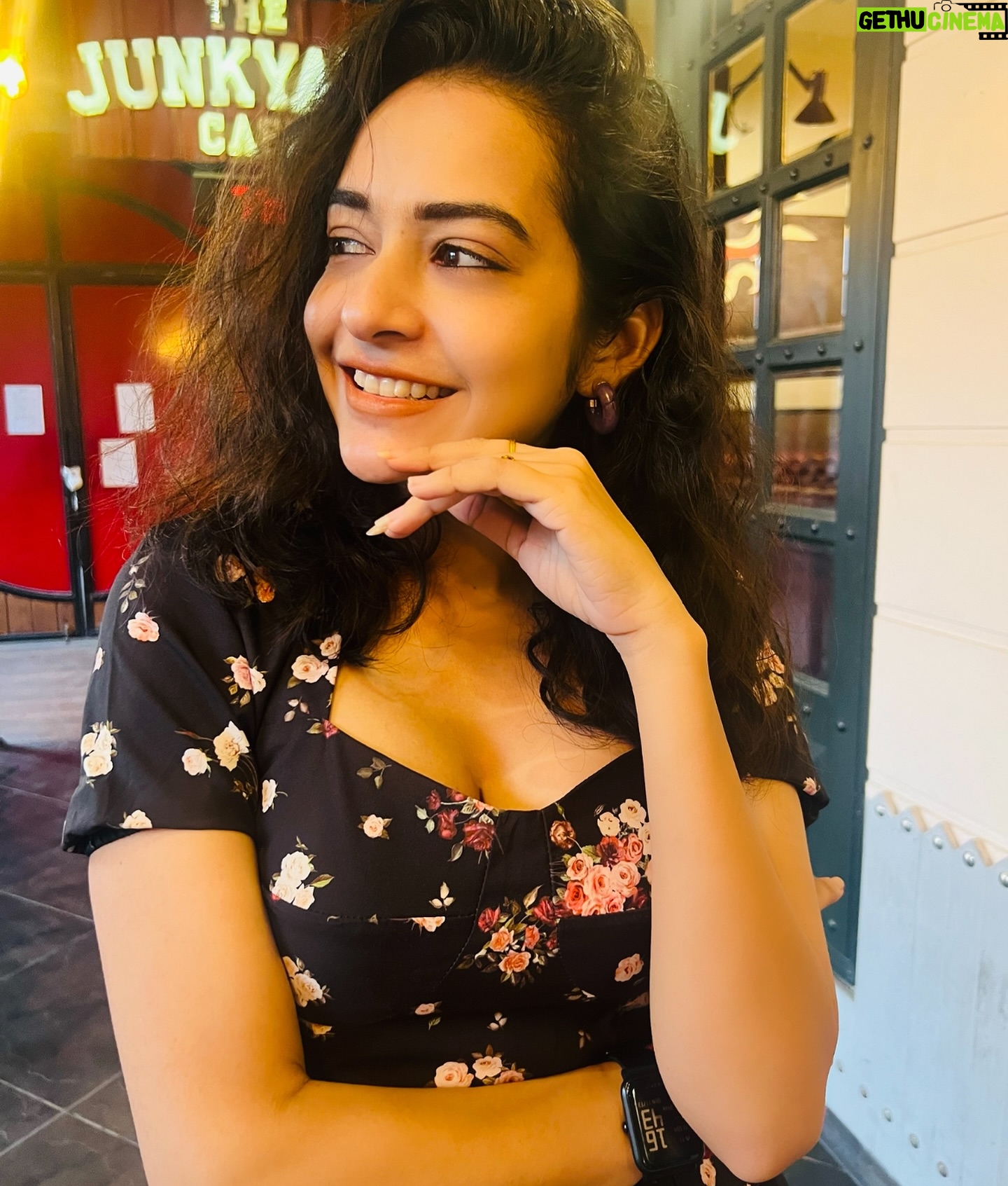 Aanchal Goswami - 2.2K Likes - Zindigi khoobsoorat hai 🌹♥️🌼