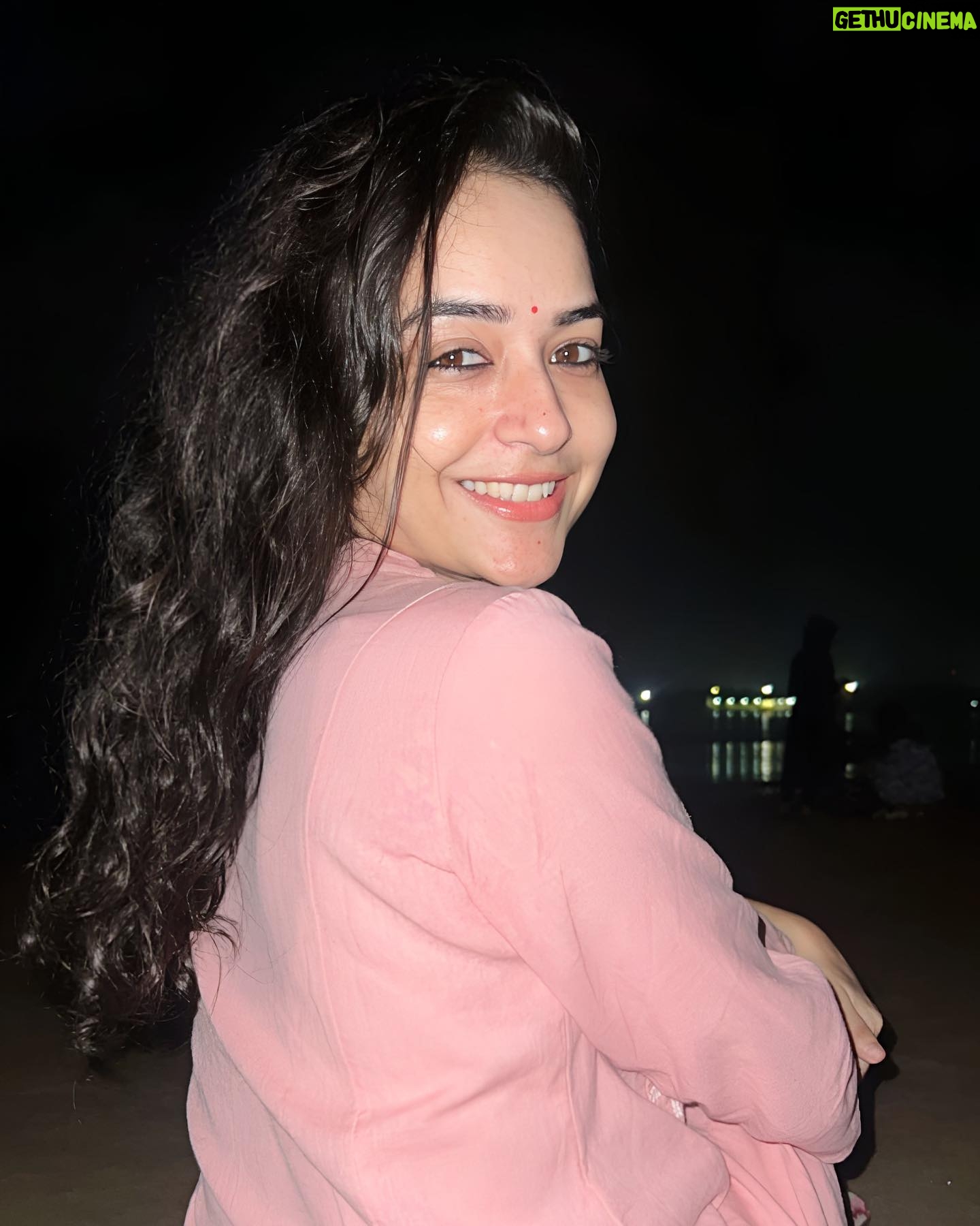 Aanchal Goswami - 2.3K Likes - Suno sapno ki nagri ❤️
Bin maange bohat kuch diya hai tumne mujhe
Ab Haq se bohat kuch lene aayi hoon
Phir se usi pyaar ke saath apna lena
Kyunki iss baar bohat kuch Kho kar aayi hoon…..
Pehle naam ki talaash mein aayi thi
Ab usi naam ko roshan karne aayi hoon ✨
Pehle wo khud thi ab uski duayein hain mere saath
Kyunki iss baar mai usey hi Kho kar aayi hoon - Aanchal Anita Goswami 🧿
I love you maa❤️
#newbeginnings #shukrana