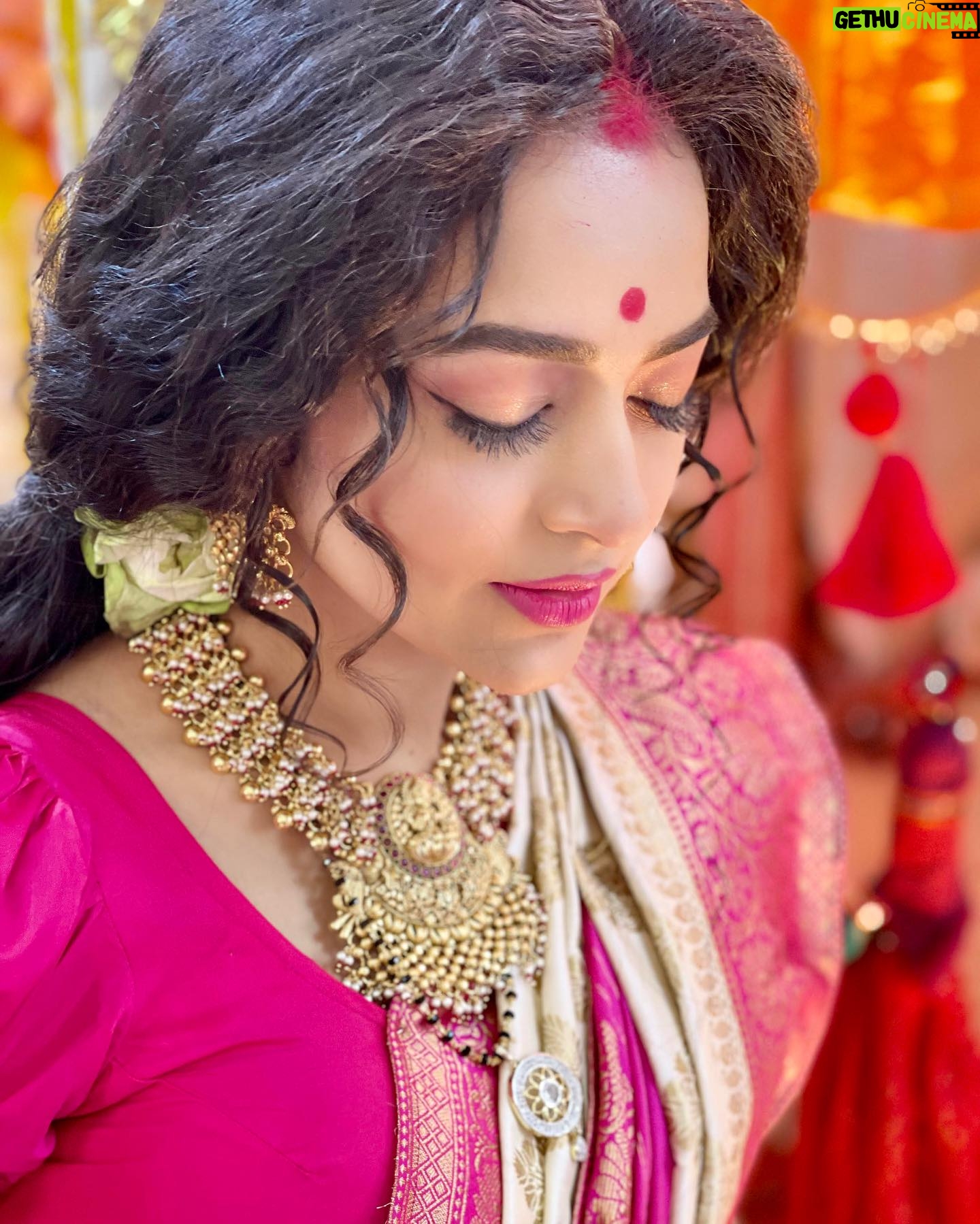 Aanchal Goswami - 1.9K Likes - Ishhhhhh🙈
Throwback to this beautiful look I still can’t get over it ❤️ Diya ✨