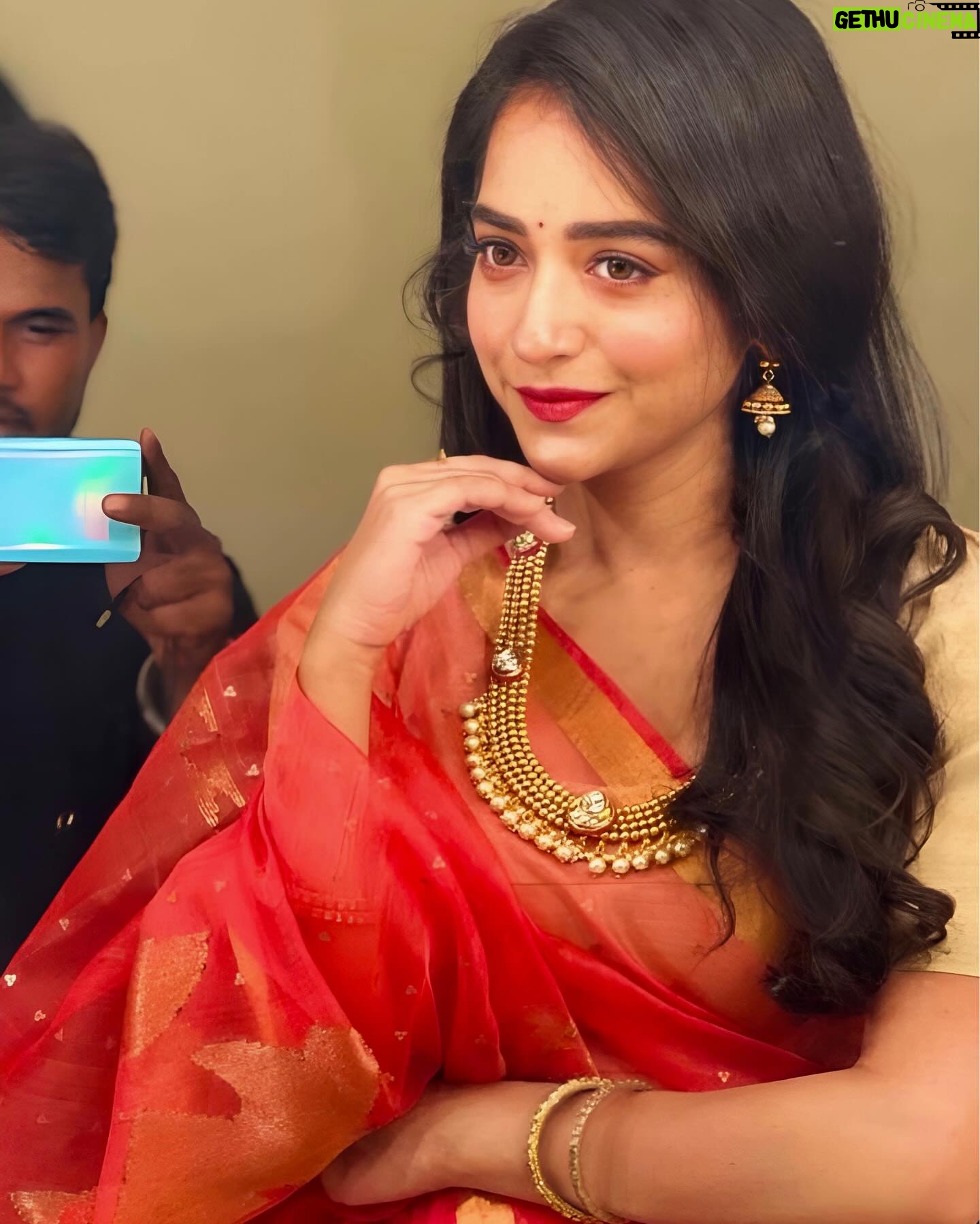 Aanchal Goswami - 2.2K Likes - If it is not in my hand, I don’t deal with it.
If it is in my hand, i win✨🔱 #mindset