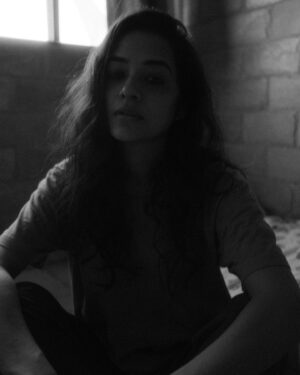 Aanchal Goswami Instagram - See you once again 👀 through a cinematographer’s lens @kanishkgrover_ 📸 👋
 #preparation 🎬