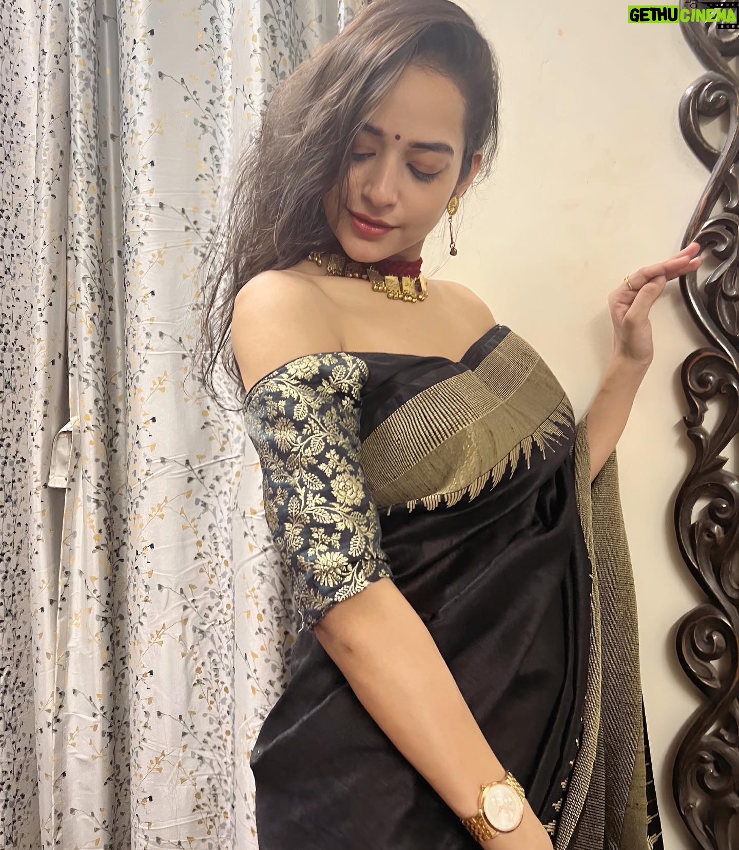 Aanchal Goswami - 1.9K Likes - It was a house full premier Night ✨ #Agra
For @mumbaifilmfestival ✨ #mami2023